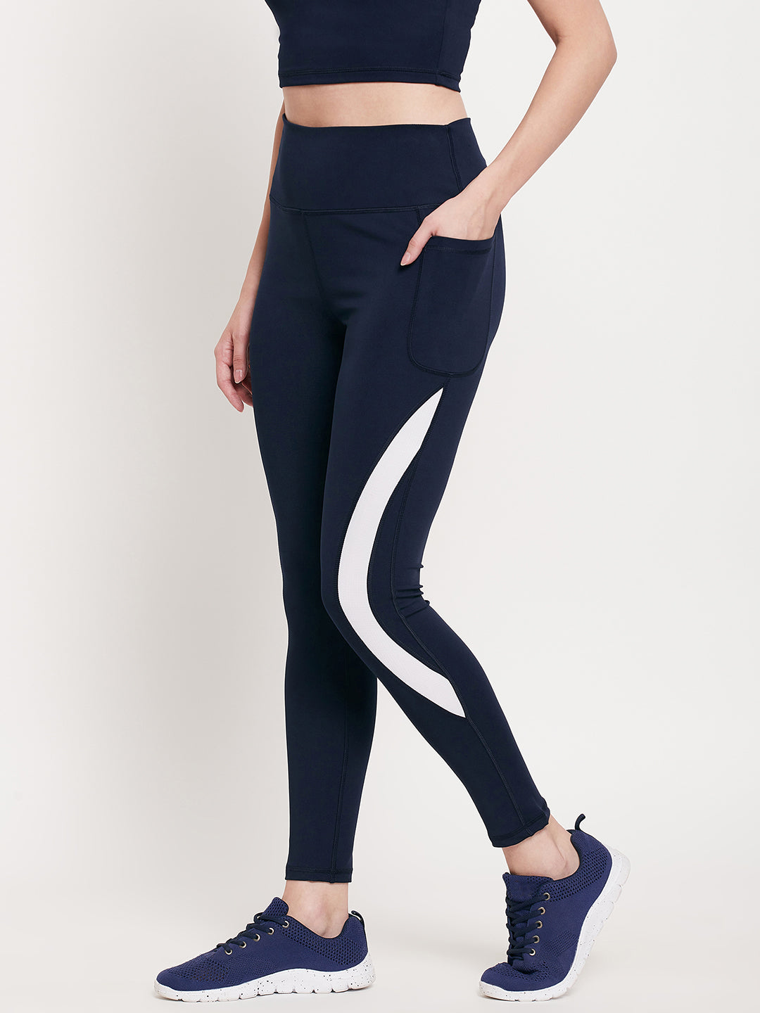 Black and white strips Slim Fit Rapid-Dry Antimicrobial legging