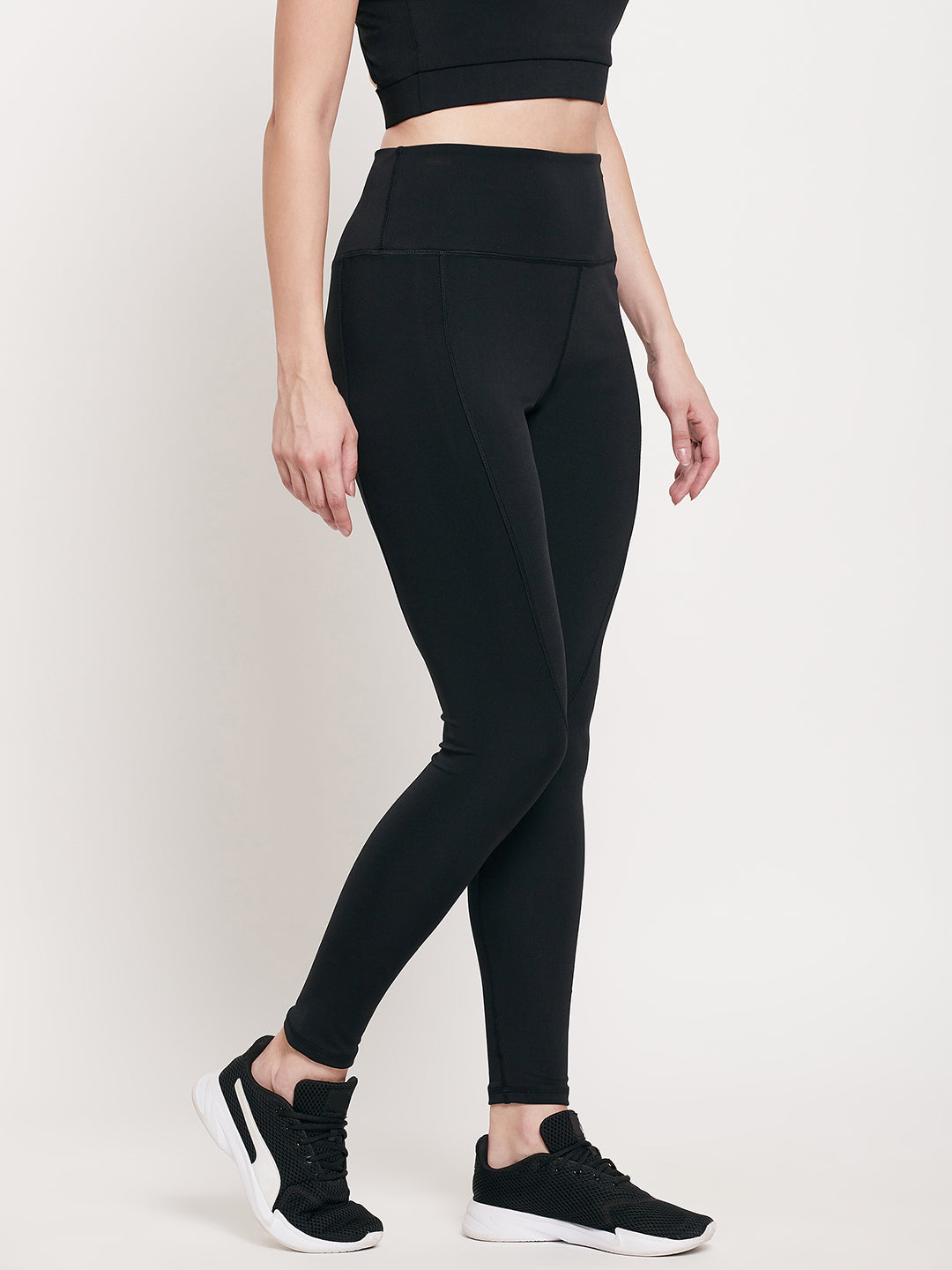 Women Black Slim Fit Rapid-Dry Antimicrobial Legging